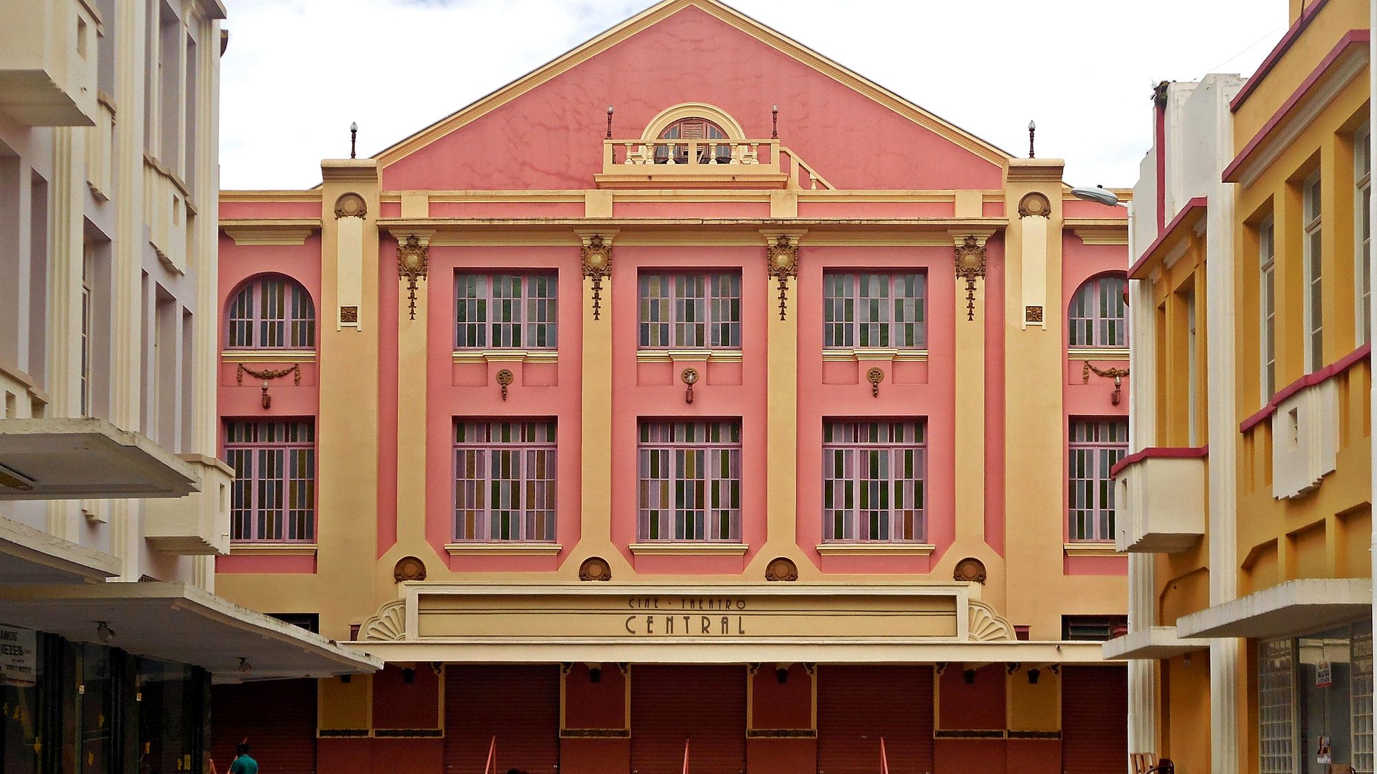 Fachada do Cine-Theatro Central, no centro de Juiz de Fora